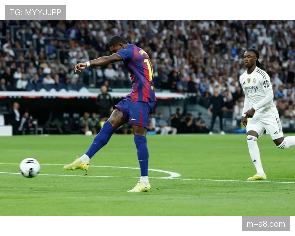 西甲联盟启动“草根足球周”,皇马、巴萨等俱乐部开放青训营举办社区活动。 西甲联盟启动“草根足球周”,皇马、巴萨等俱乐部开放青训营举办社区活动。